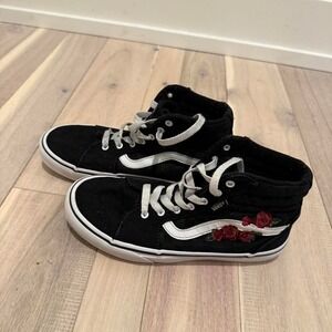 Black Vans with red roses Sz 4  #skateboarding #vansoffthewall